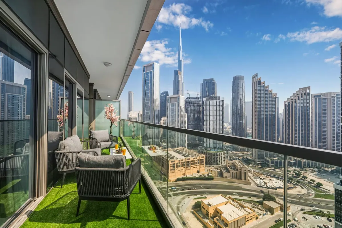 Gorgeous Dubai Infinity Pool - Burj Khalifa Views