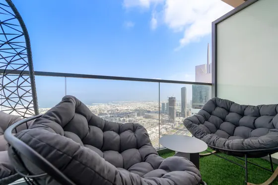 Highest floor - Corner Unit - Infinity Pool