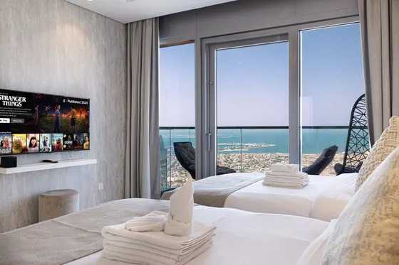 Highest floor - Corner Unit - Infinity Pool