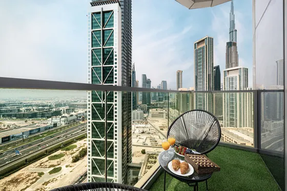 Panoramic Dubai Infinity Pool - Burj Khalifa Views