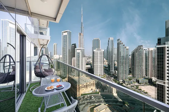 Dubai Scenic Infinity Pool w/ Burj Khalifa Views