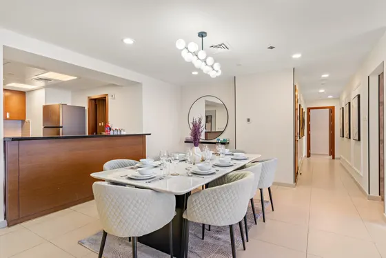 Desert Key Premier Apt in Gate Tower - Pool & Gym