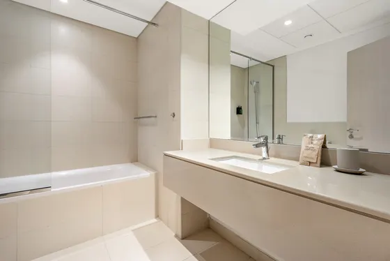 Light & Breezy Apt: Near Ferrari World & Yas Mall
