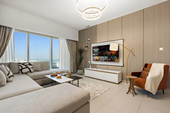 Spectacular Views & Luxury Living: Pool & Gym