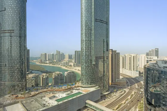 Spectacular Views & Luxury Living: Pool & Gym