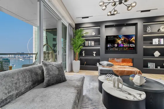 JBR Premium Oasis: Stunning Sea View, Pool & Gym