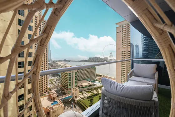 JBR Majestic Hideaway - Sea Views, Pool & Gym