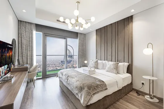 Luxe High-End Apt: Infinity Pool w/ Burj View