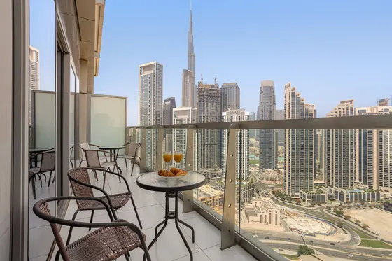 Inviting Infinity Pool - Iconic Burj Khalifa Views