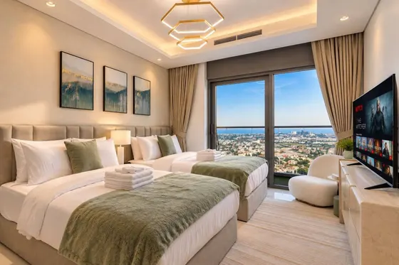 Luxury in the Sky! Panoramic Views & Sky Pool