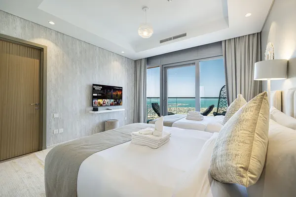 Highest floor - Corner Unit - Infinity Pool