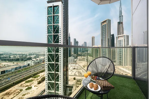 Panoramic Dubai Infinity Pool - Burj Khalifa Views