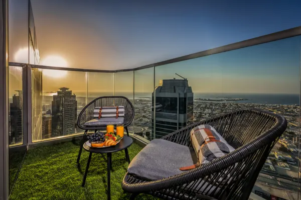 Stunning 2BR w/ Seaview- Infinity Pool & Burj View