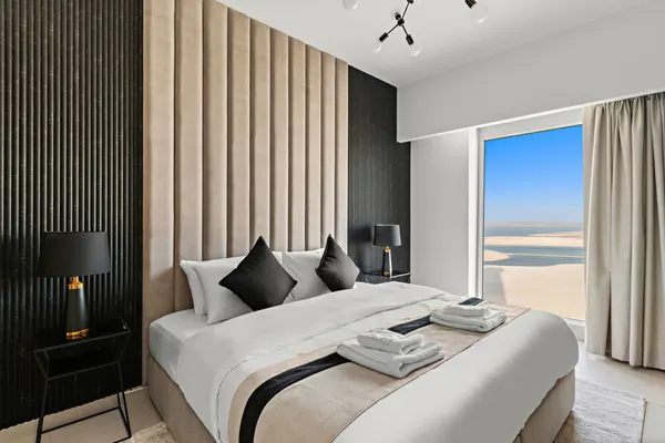 Experience Grandeur: Amazing Views, Pool & Gym