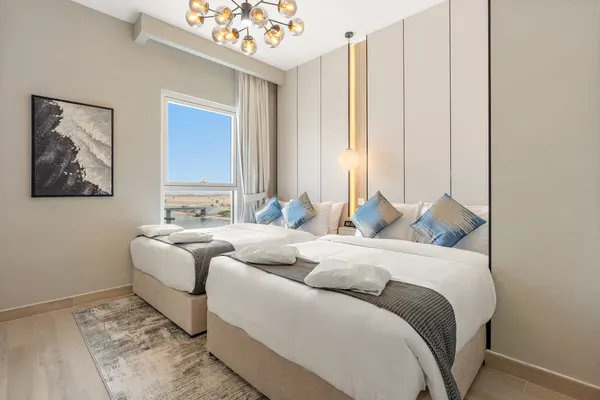 Light & Breezy Apt: Near Ferrari World & Yas Mall