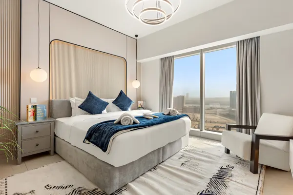 Polished Haven in Gate Tower: Pool & Gym Access