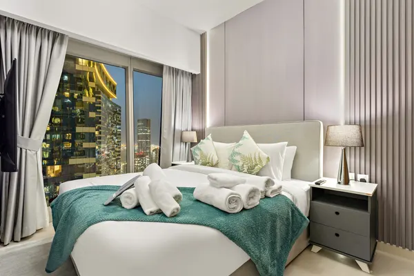 Luxe Living in Gate Tower - Pool & Gym
