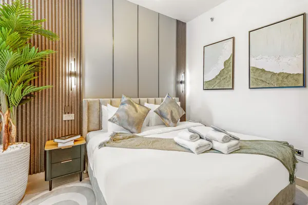 Vibrant Haven in Radiant Boulevard