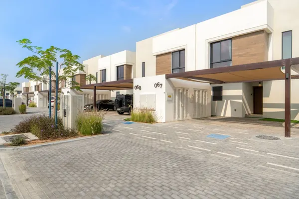 Yas Island Villa: SeaWorld & Ferrari