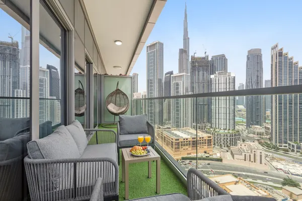 Extravagant Living: Infinity Pool w/ Burj View