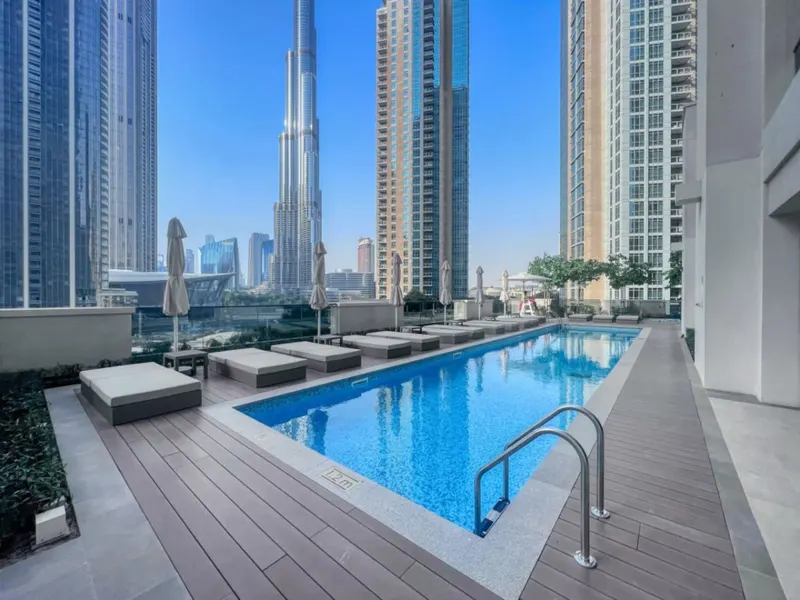 Full Burj Khalifa and Dubai Fountain Views