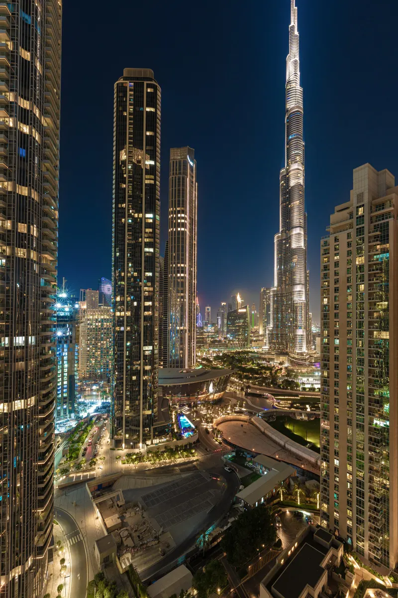 Full Burj Khalifa and Dubai Fountain Views