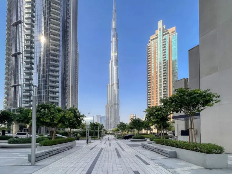 Full Burj Khalifa and Dubai Fountain Views