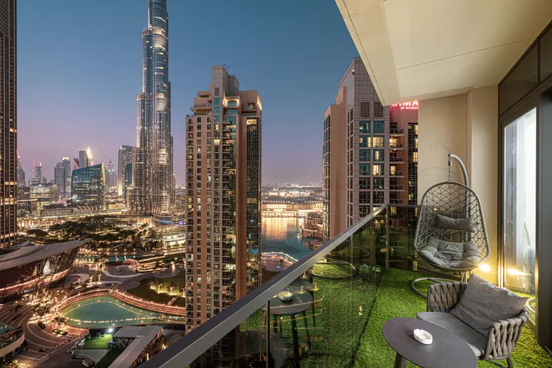 Full Burj Khalifa and Dubai Fountain Views