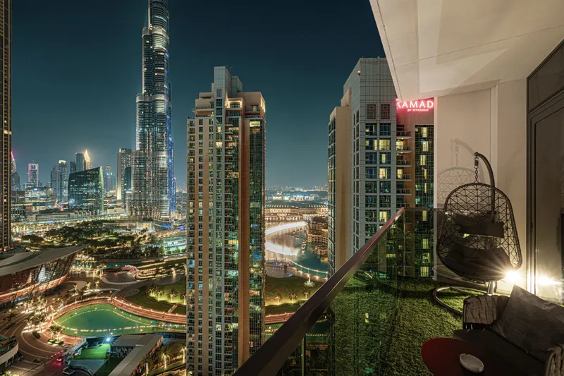 Full Burj Khalifa and Dubai Fountain Views