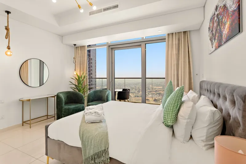 Super High Floor! Stunning Views, 64th Floor Pool