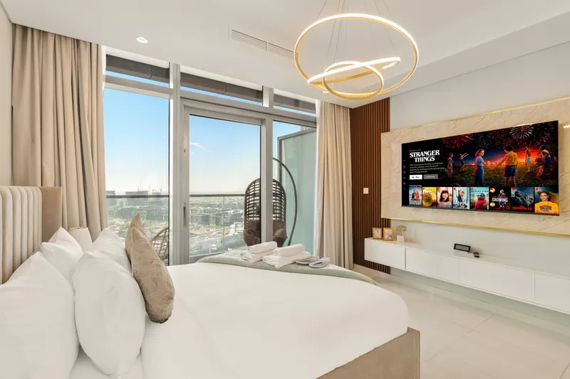 Super High Floor! Stunning Views, 64th Floor Pool
