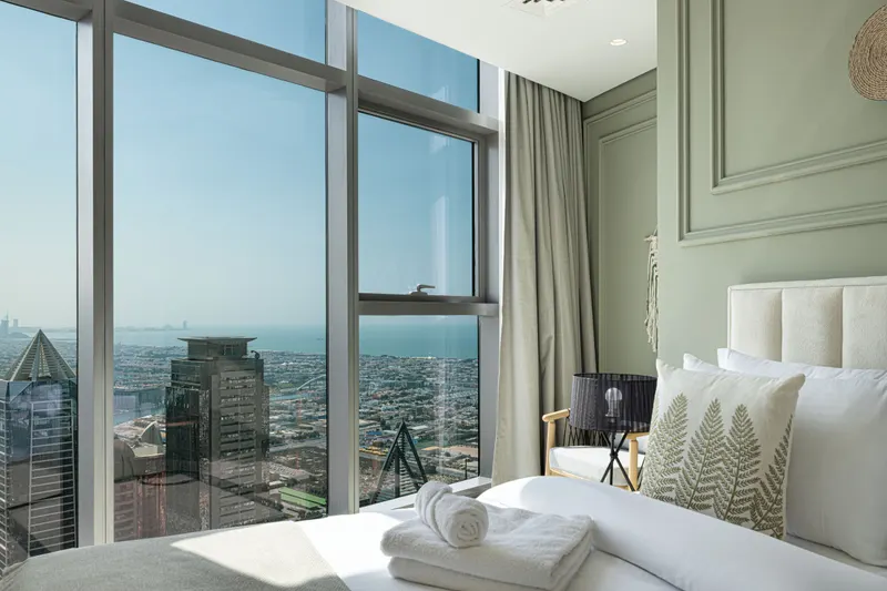 Highest floor - Corner Unit - Infinity Pool
