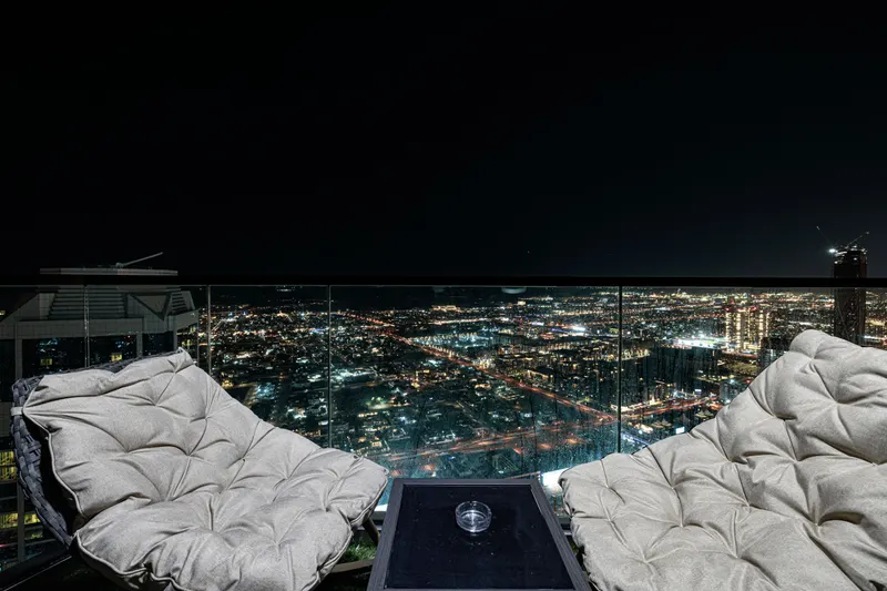 Highest floor - Corner Unit - Infinity Pool