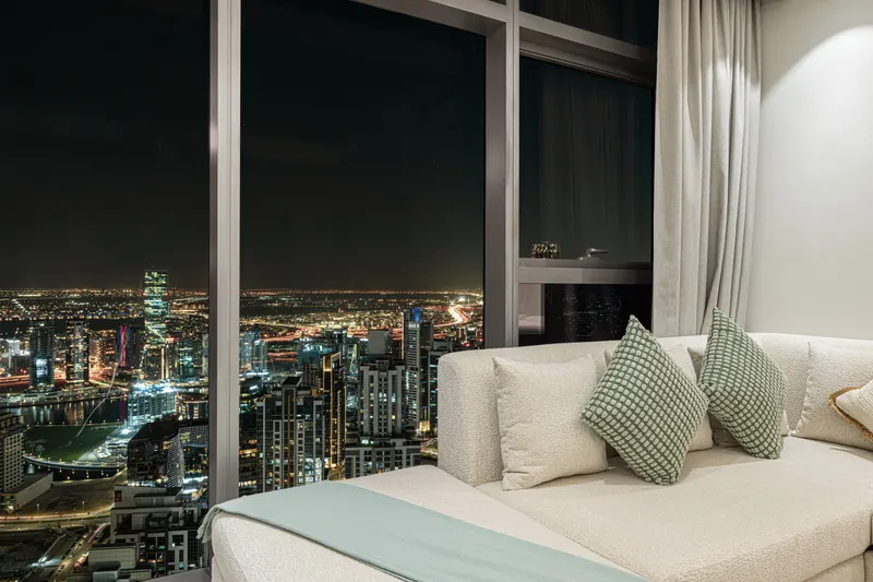 Highest floor - Corner Unit - Infinity Pool