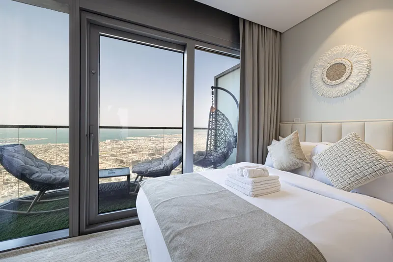 Highest floor - Corner Unit - Infinity Pool