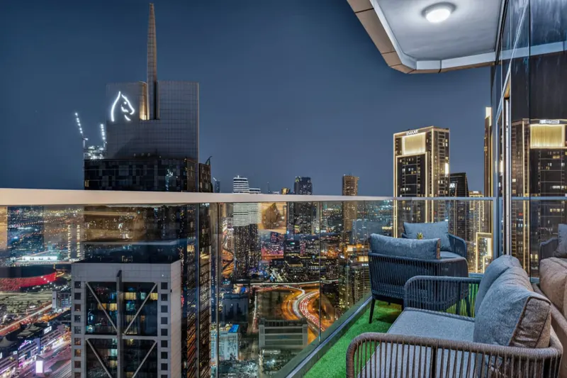 180° 64, floor Infinity Pool - Massive Bedrooms