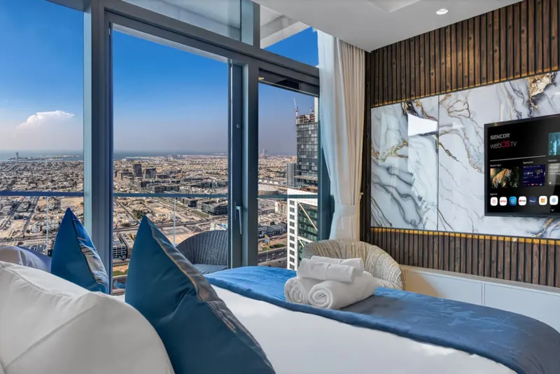 180° 64, floor Infinity Pool - Massive Bedrooms