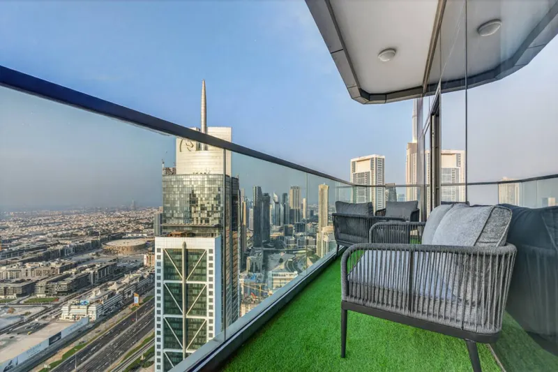 180° 64, floor Infinity Pool - Massive Bedrooms