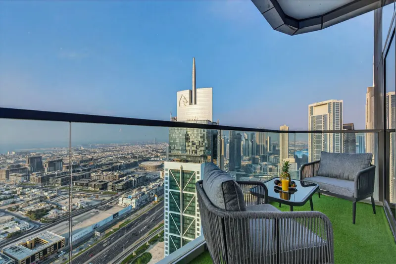 180° 64, floor Infinity Pool - Massive Bedrooms