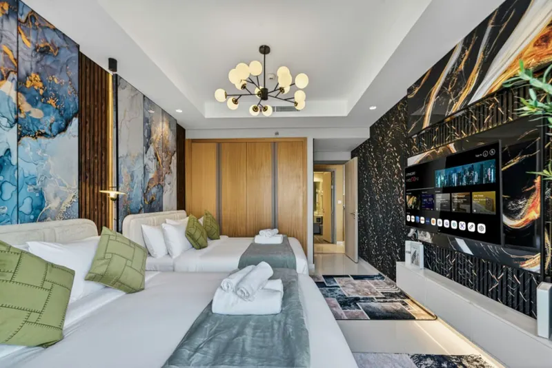 180° 64, floor Infinity Pool - Massive Bedrooms