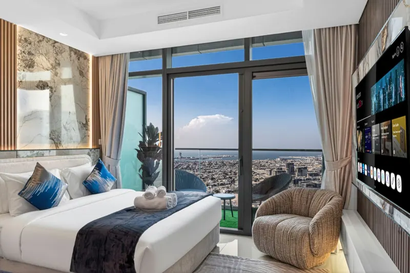 180° 64, floor Infinity Pool - Massive Bedrooms