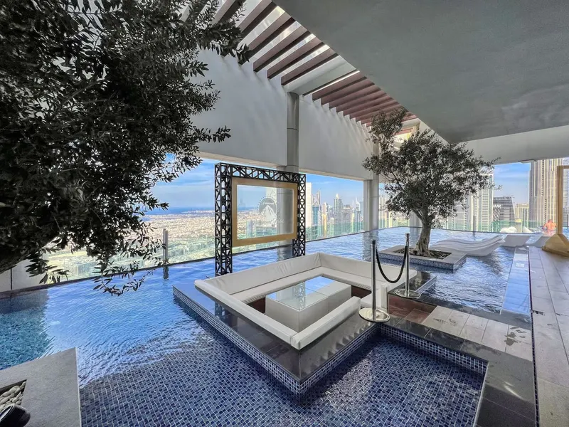 180° 64, floor Infinity Pool - Massive Bedrooms