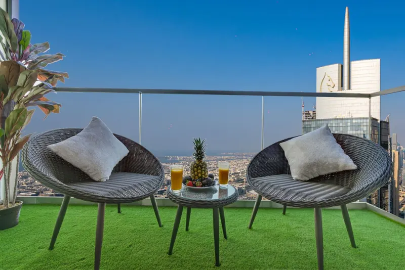 180° 64, floor Infinity Pool - Massive Bedrooms