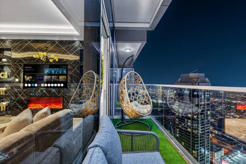 180° 64, floor Infinity Pool - Massive Bedrooms