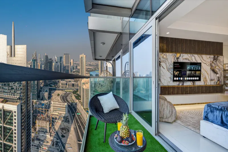 180° 64, floor Infinity Pool - Massive Bedrooms