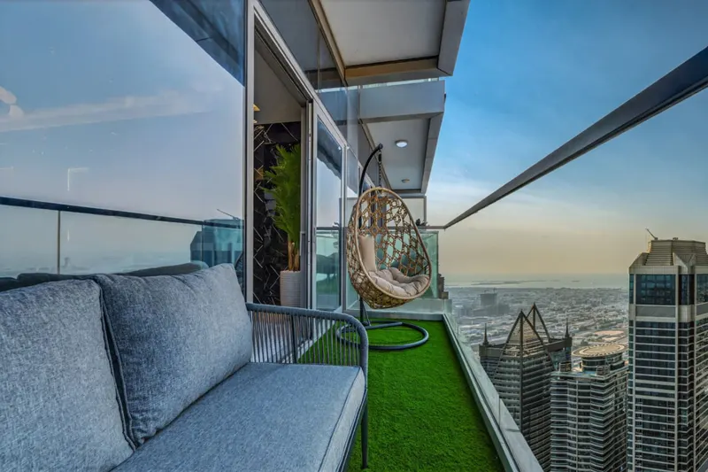 180° 64, floor Infinity Pool - Massive Bedrooms