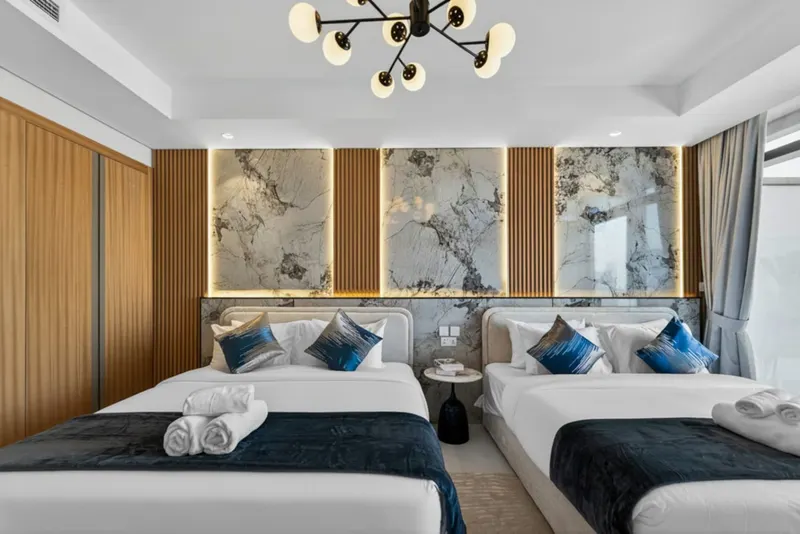180° 64, floor Infinity Pool - Massive Bedrooms