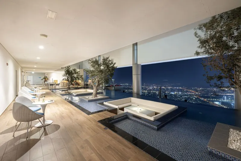 180° 64, floor Infinity Pool - Massive Bedrooms