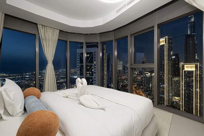 Luxurious Dubai Pool w/ Awe-Inspiring Burj Khalifa