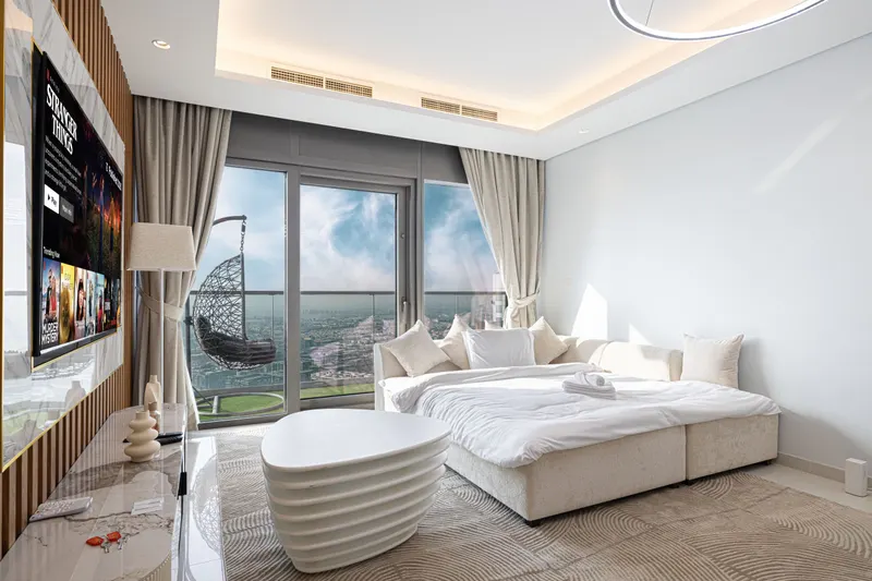 Luxurious Dubai Pool w/ Awe-Inspiring Burj Khalifa